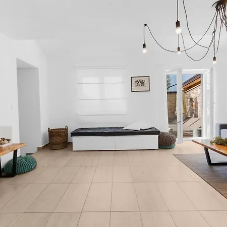 Valencan 2b Villa Peroj